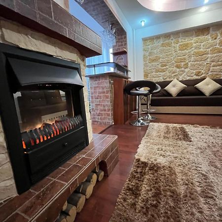 Modern Oasis With A Cozy Fireplace Your Stylish Apartment Minutes From Downtown Bucureşti Exterior foto