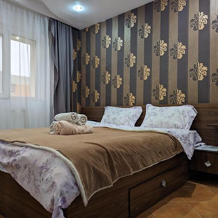 Modern Oasis With A Cozy Fireplace Your Stylish Apartment Minutes From Downtown Bucureşti Exterior foto