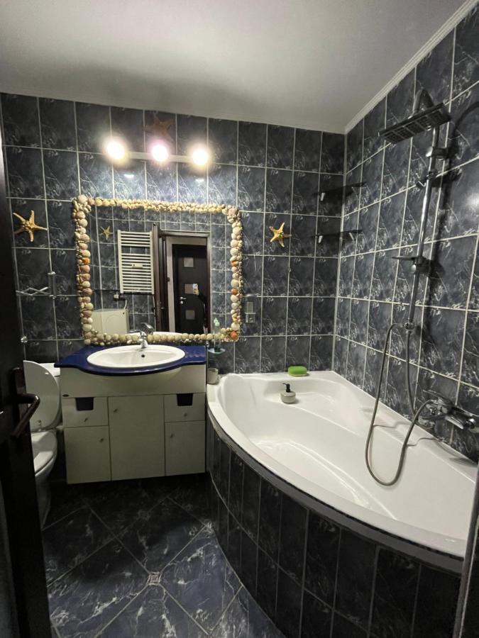 Modern Oasis With A Cozy Fireplace Your Stylish Apartment Minutes From Downtown Bucureşti Exterior foto
